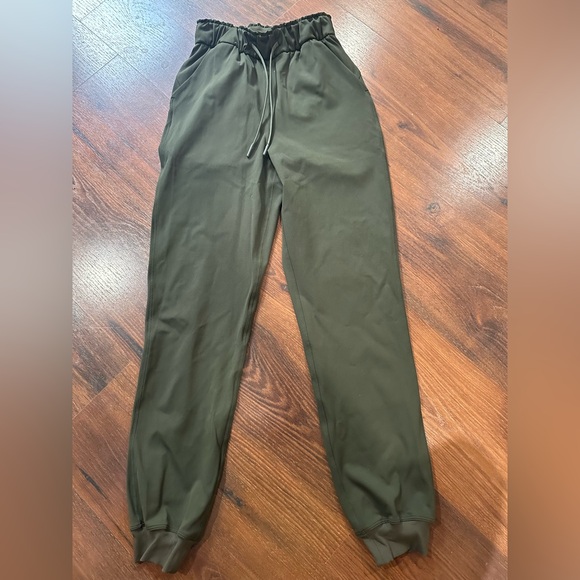 Lululemon On the Fly Jogger Women's Size 0 Drawstring Pants khaki green color - Picture 1 of 6